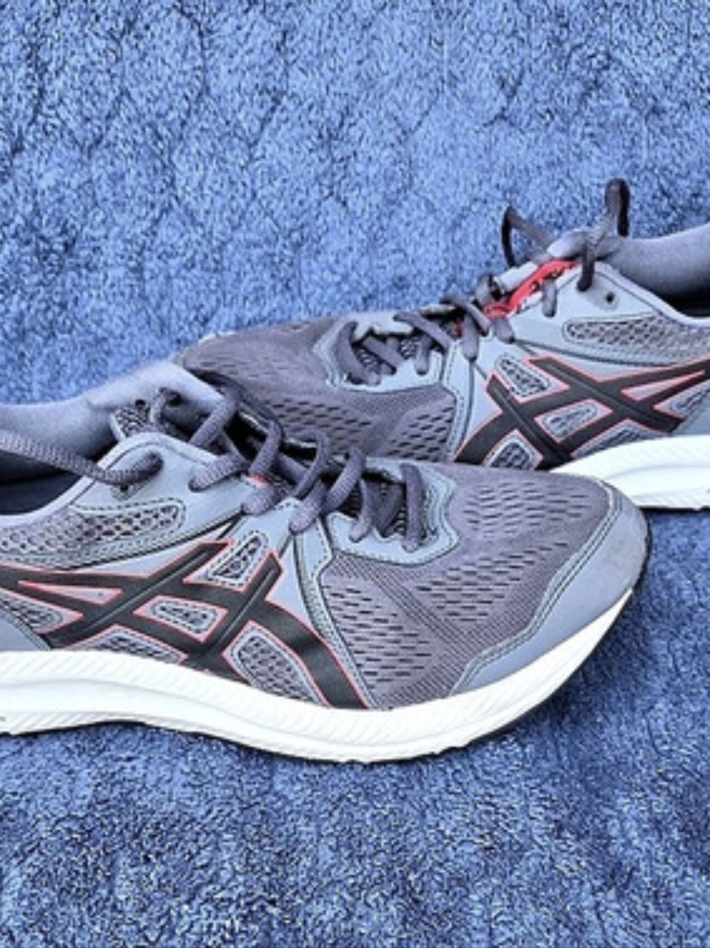 ASICS Gel-Contend 7 Gray & Red Athletic Shoes US 8.5